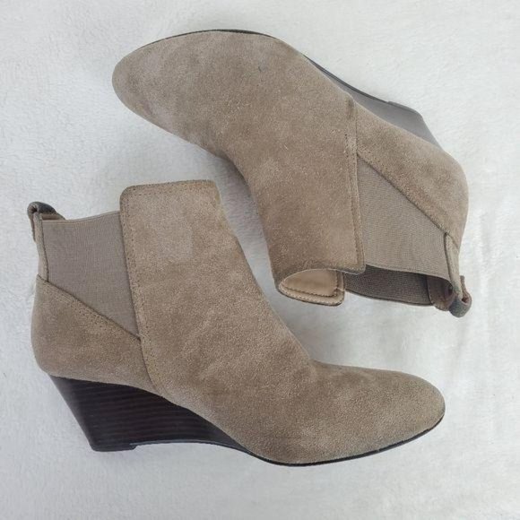 BCBG Generation Taupe Suede Leather Almond Toe Ankle Wedge Boots Size 8.5 - Picture 4 of 8